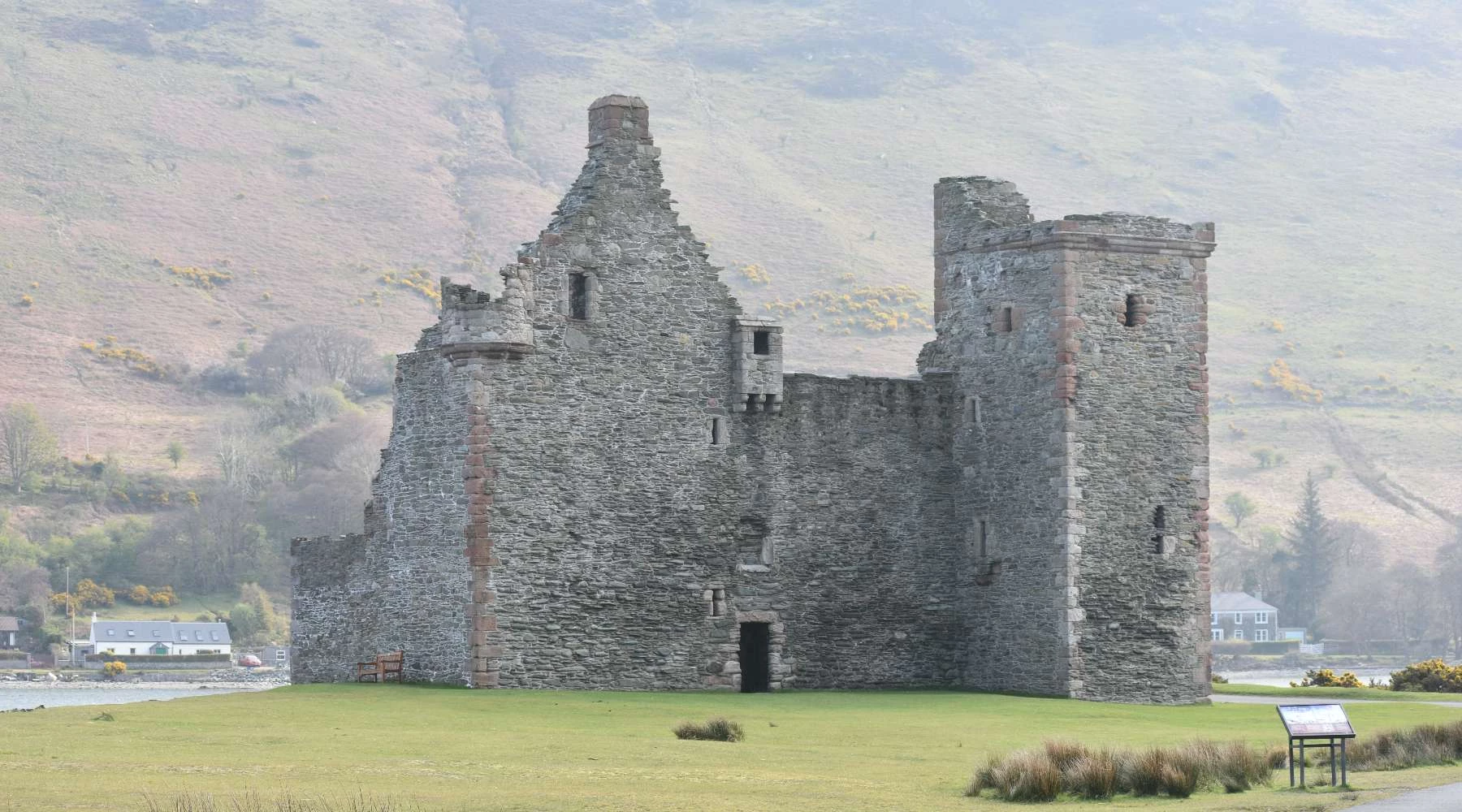 Lochranza Castle 2 1800x1000 (2)